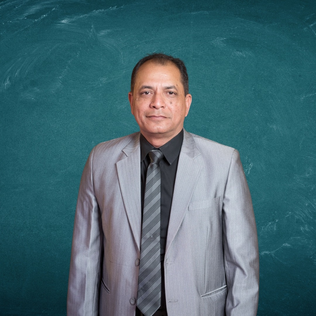 Sir Julian Wilfred, Physics teacher at ConfoStudy